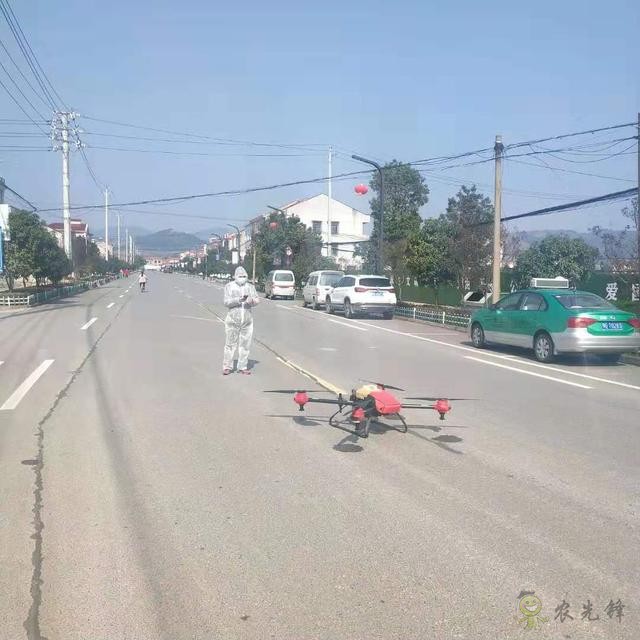 無(wú)人機(jī)戰(zhàn)“疫”:莊稼衛(wèi)士變身防疫消殺能手